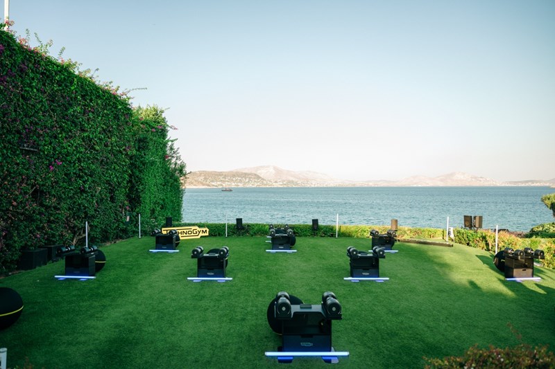 Technogym: Παρουσίασε τα νέα Technogym Connected Dumbbells με ένα Exclusive Sunset Master Class με τον Κωνσταντίνο Βασάλο