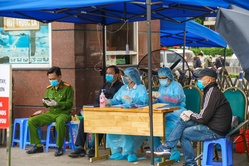 PEOPLE WITH PROTECTIVE FACE MASKS AT VIETNAM