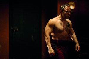 Αν σου λείπει το Peaky Blinders να δεις οπωσδήποτε αυτήν τη σειρά (video) - εικόνα 1