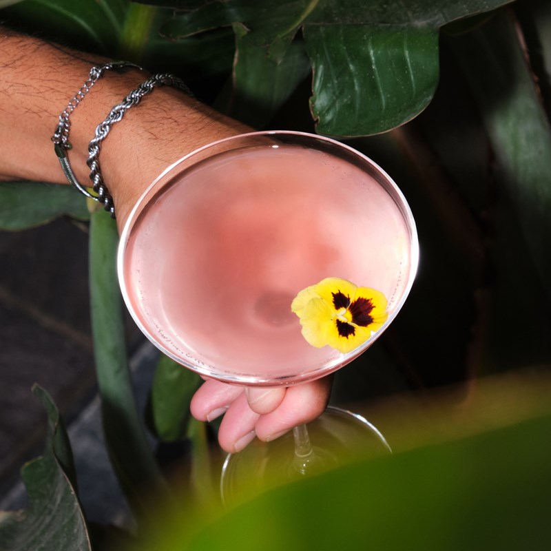 THE BAR IN FRONT OF THE BAR ΜΠΑΡ ΣΤΟ ΚΕΝΤΡΟ ΤΗΣ ΑΘΗΝΑΣ 3