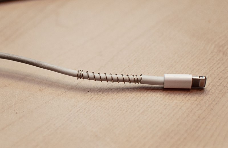 ΕΛΑΤΗΡΙΟ ΣΕ ΦΟΡΤΙΣΤΗ