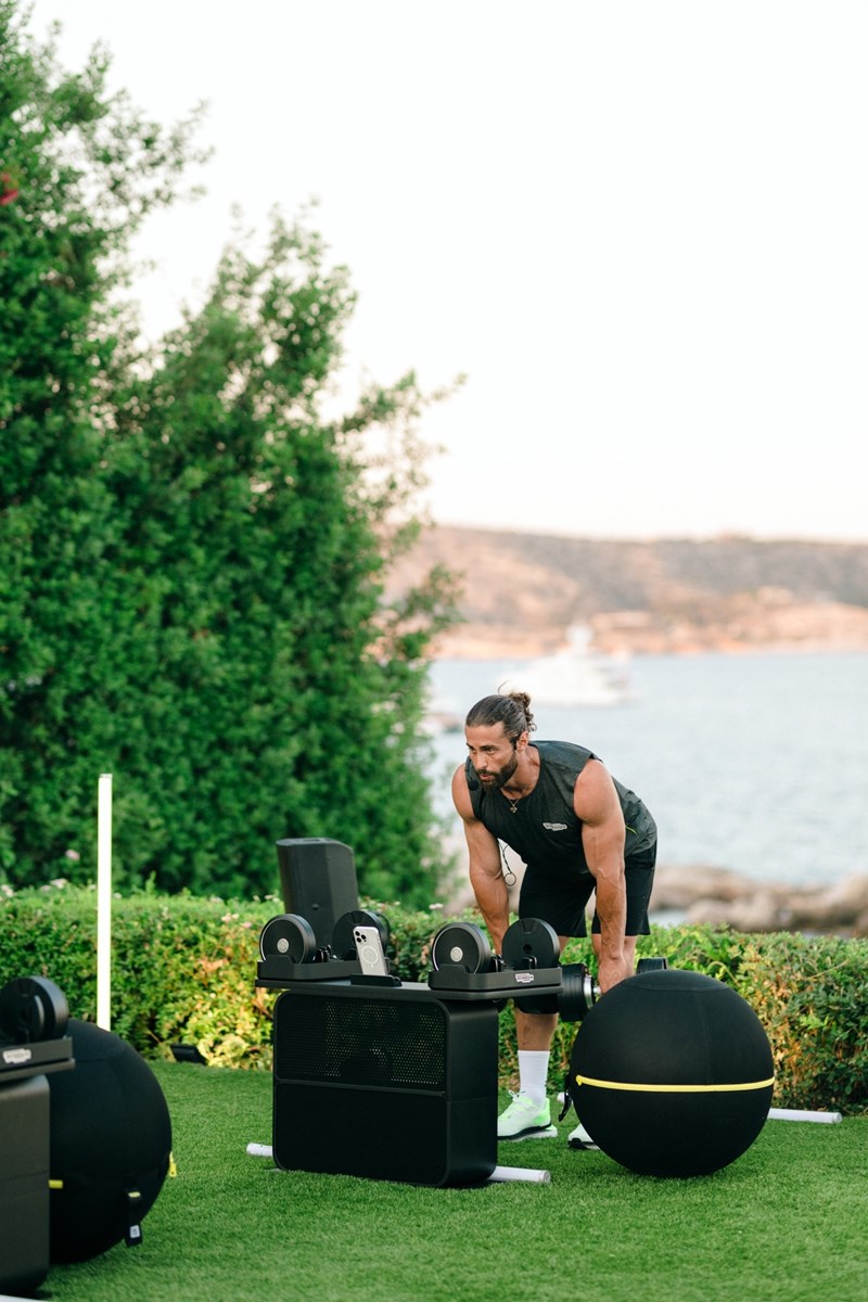 Technogym: Παρουσίασε τα νέα Technogym Connected Dumbbells με ένα Exclusive Sunset Master Class με τον Κωνσταντίνο Βασάλο