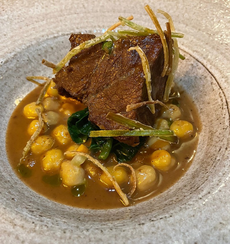 ΤΟ ΚΡΕΑΣ ΜΕ ΡΕΒΙΘΙΑ ΣΤΟ GRAND FOREST METSOVO