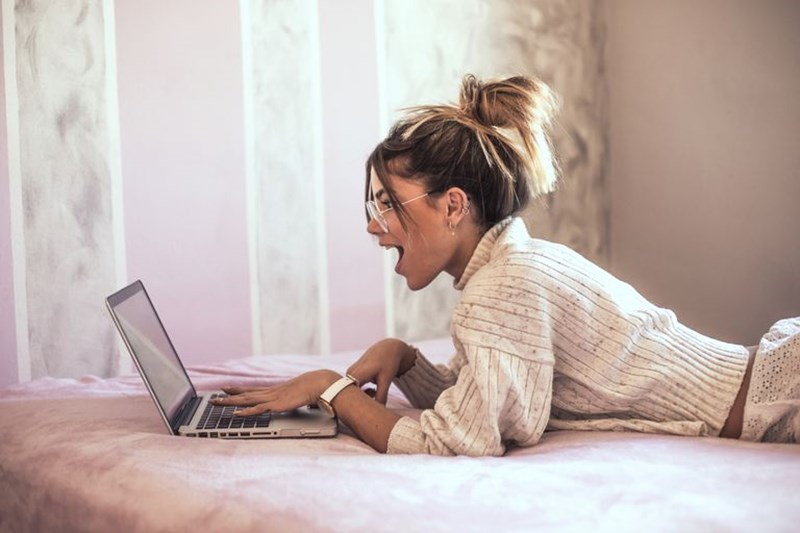 Μήπως οι γυναίκες που βλέπουν πορνό κάνουν καλύτερο σεξ;