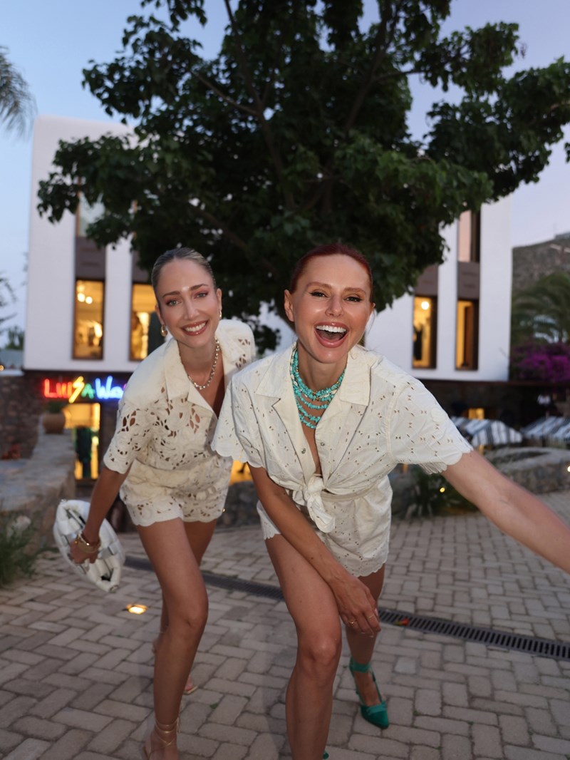 Κατερίνα Ευαγγελινού, Έβελυν Καζαντζόγλου