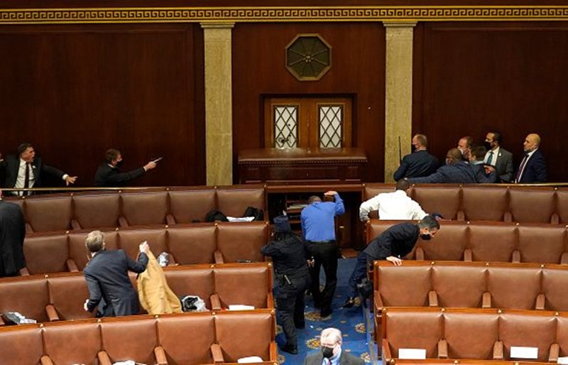 ΕΙΣΒΟΛΗ ΣΤΟ ΚΑΠΙΤΩΛΙΟ 13