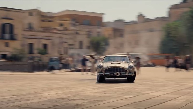 ΤΖΕΙΜΣ ΜΠΟΝΤ ΜΑΤΕΡΑ 1