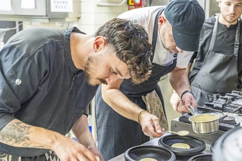 Νόστιμη απόδραση στη Ρόδο μέσω Γλυφάδας, με το εξαιρετικό 'Hellas' 7