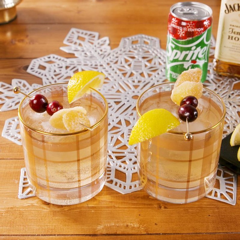 ΚΟΚΤΕΪΛ ΜΕ ΟΥΙΣΚΙ ΚΑΙ ΤΖΙΝΤΖΕΡ