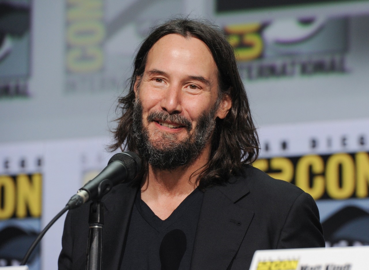 Ο Keanu Reeves αγκαλιάζει σκυλάκια, το ίντερνετ λιώνει - εικόνα 2