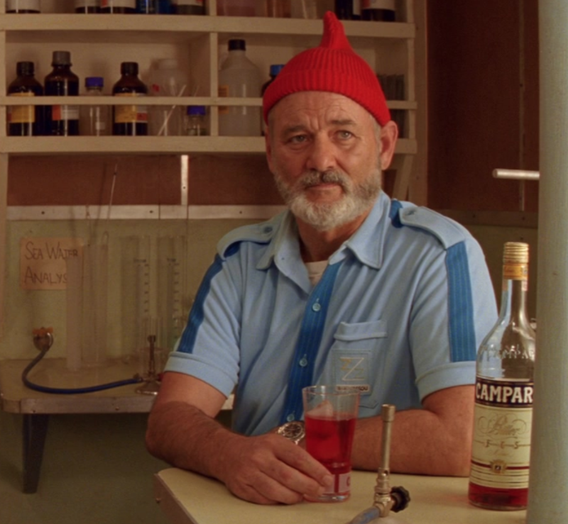 Ο ΜΠΙΛ ΜΑΡΕΙ ΠΙΝΕΙ ΚΑΜΠΑΡΙ