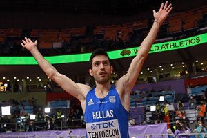 O Μίλτος Τεντόγλου προτιμά το πρωινό ξύπνημα από τη γκρίνια της κοπέλας του - εικόνα 1