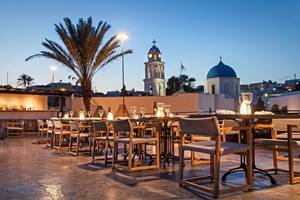 Μία κατοικία στη Σαντορίνη που εμπνέεται από το φυσικό τοπίo - εικόνα 1