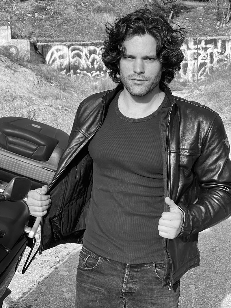 Νικόλας Μπράβος