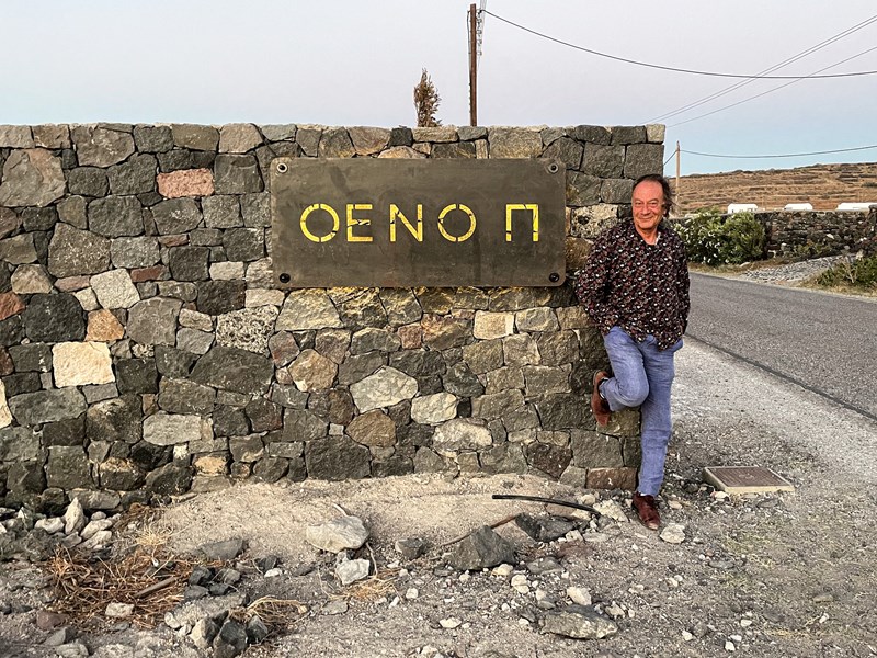 οενο π, Πάρις Σιγάλας