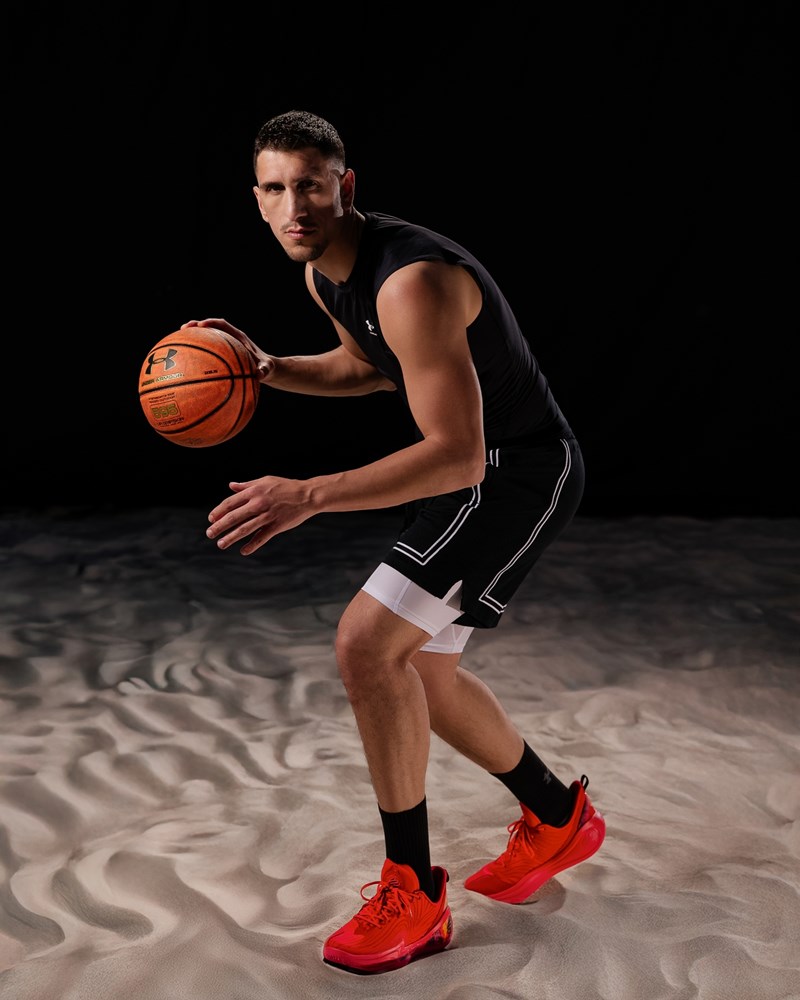 Ο Γιαννούλης Λαρεντζάκης στη νέα διαφημιστική καμπάνια της Under Armour