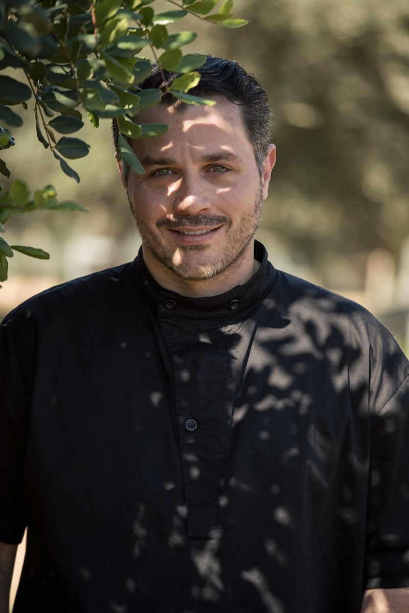 Ο σεφ Θάνος Φέσκος στο εστιατόριο Paron