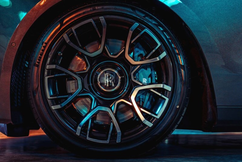 ΑΥΤΟΚΙΝΗΤΟ ROLLS-ROYCE BLACK BADGE GHOST 1