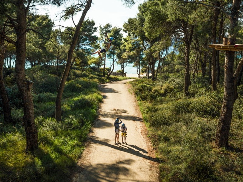 SANI RESORT BEAR GRYLLS 1