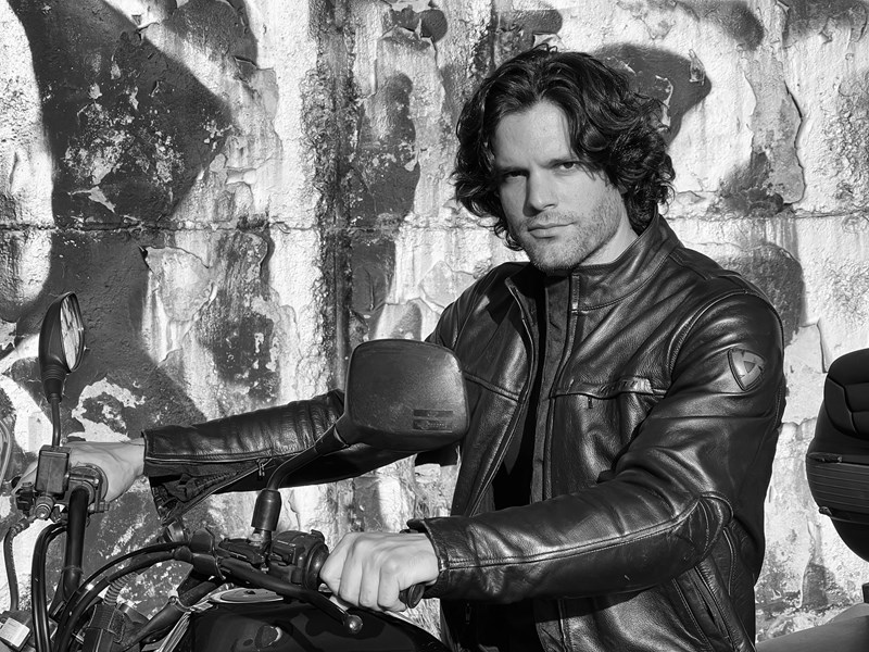 Νικόλας Μπράβος