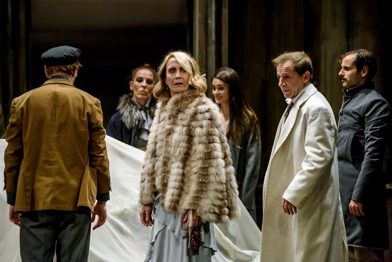 ΘΕΑΤΡΙΚΕΣ ΠΑΡΑΣΤΑΣΕΙΣ