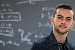 Η αρχαιότερη μαύρη τρύπα στο σύμπαν - εικόνα 2