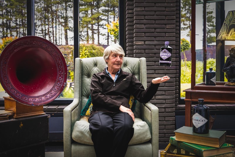 Grand Cabaret, το αναζωογονητικά φρουτώδες, νέο limited edition του Hendrick’s 3