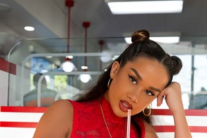 Η εκθαμβωτική εμφάνιση της Irina Shayk στο καρναβάλι του Ρίο ντε Τζανέιρο - εικόνα 1