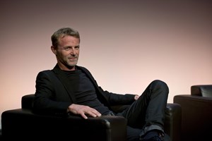 O Jo Nesbo τώρα και Επίτιμος Διδάκτορας του Πανεπιστημίου Δυτικής Αττικής - εικόνα 1