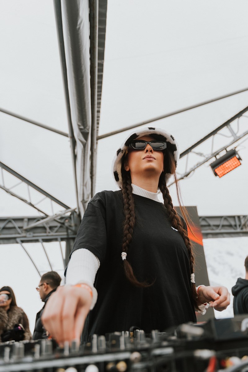 Στο W Costa Navarino για Electro Vibes, γενέθλια με Σάκη Ρουβά και κορυφαία καλοκαιρινά events 6