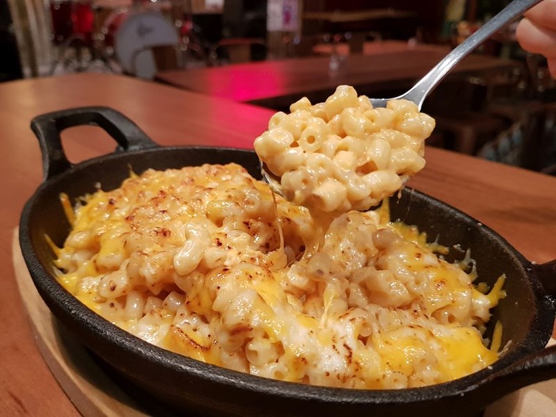 PO BOYS MAC N CHEESE