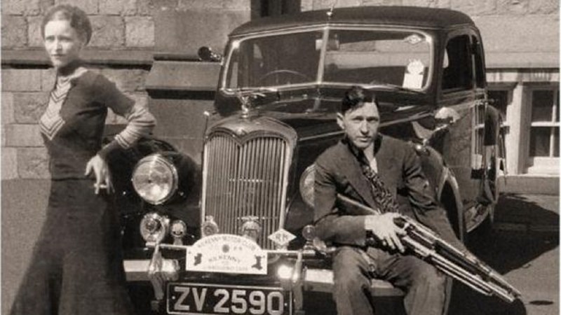 ΑΥΤΟΚΙΝΗΤΟ ΜΠΟΝΙ ΚΑΙ ΚΛΑΙΝΤ