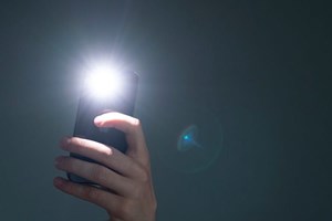 5 κόλπα για να μην αποσπάται η προσοχή σου από το κινητό στη δουλειά - εικόνα 1