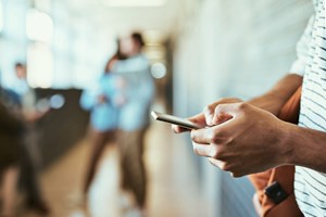 9 στους 10 Έλληνες 'καίγονται' στο κινητό, σύμφωνα με έρευνα - εικόνα 1