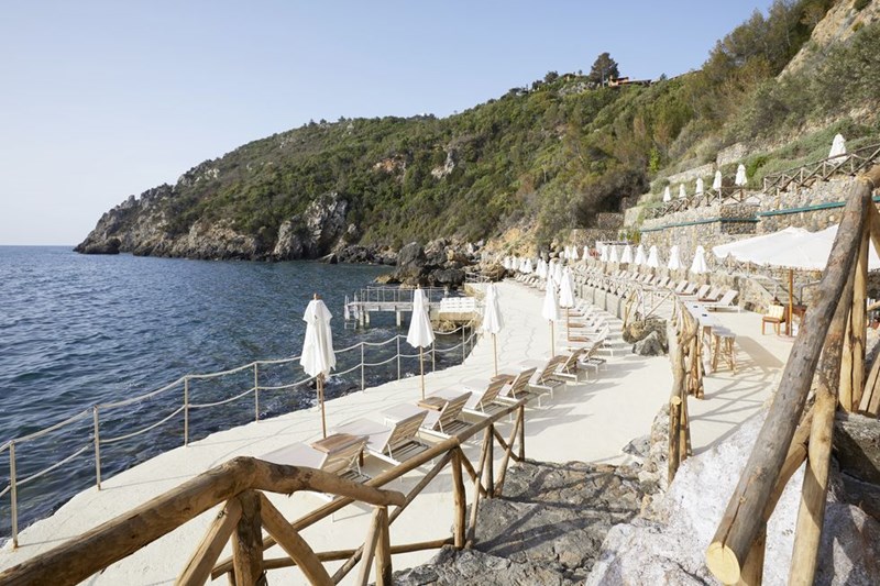 BY THE SEA IN TUSCANY