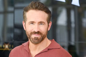 Σε μία άλλη ζωή ντυνόμαστε κι εμείς όπως ο Ryan Reynolds και η Blake Lively - εικόνα 2