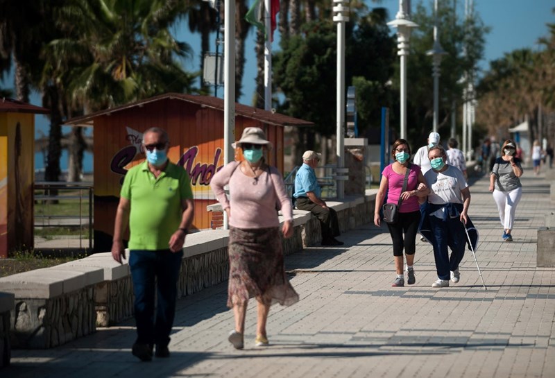 PEOPLE WEARING PROTECTIVE FACE MASKS