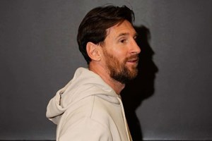 Υπάρχουν λευκά sneakers που όσο τα φοράς καθαρίζουν; - εικόνα 2