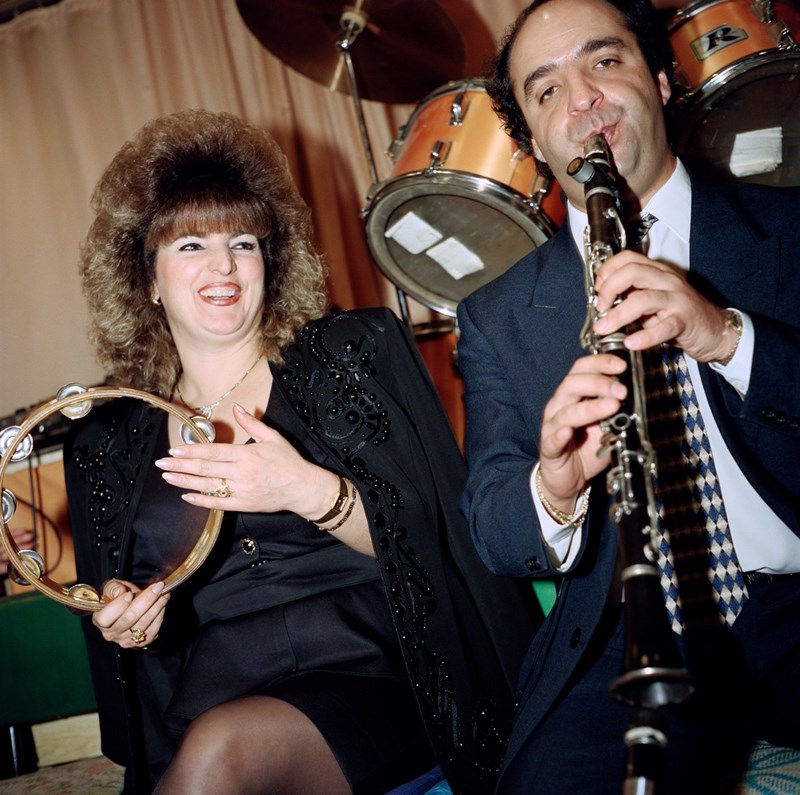 ΣΚΗΝΗ ΣΕ ΜΠΟΥΖΟΥΚΙΑ