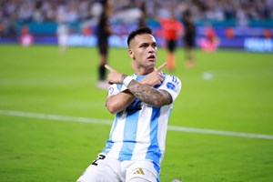 H στιγμή που ο Messi τραυματίζεται και αποχωρεί με κλάματα από τον τελικό του Copa America - εικόνα 1
