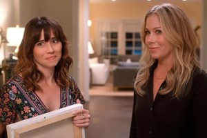 Τρελό γέλιο με αυτήν τη σειρά του Netflix-συνδυάζει Office και Monty Python - εικόνα 2