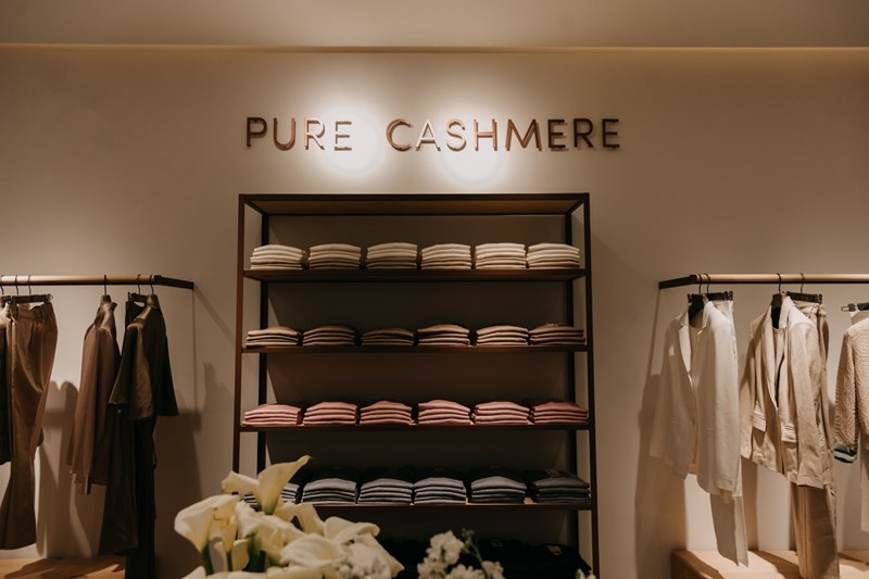 Η συλλογή Pure Cashmere της Falconeri στα εγκαίνια του καταστήματος στη Γλυφάδα