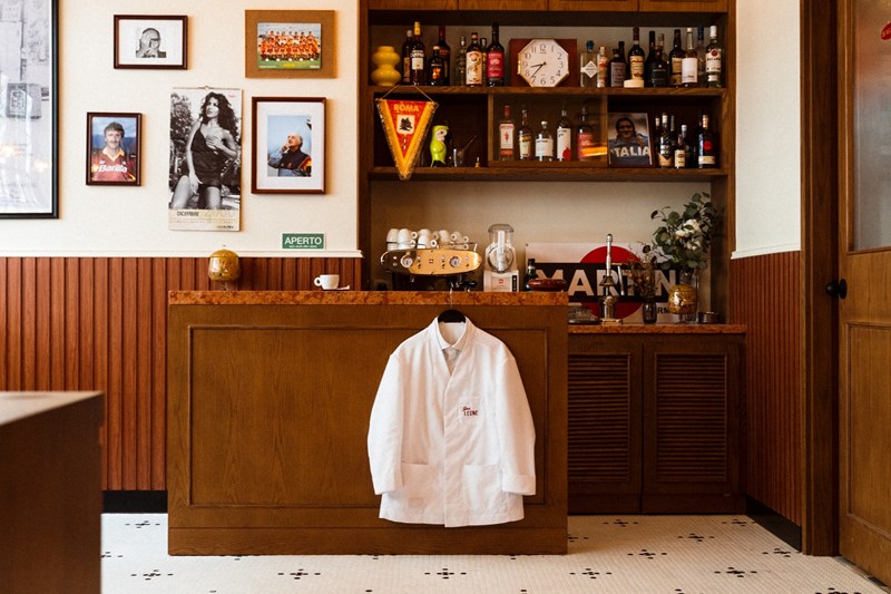 Άποψη από το εσωτερικό του Bar Leone