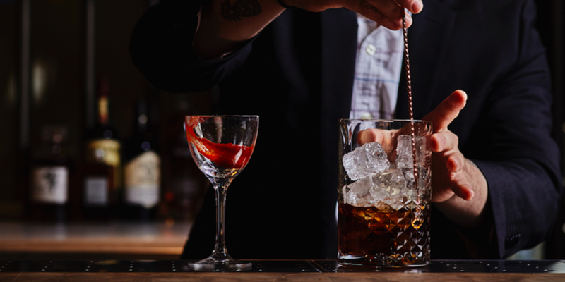 ΚΟΛΠΑ ΣΤΟ ΜΠΑΡ 1