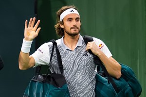 Πολωνός CEO κλέβει υπογεγραμμένο καπέλο απ' τα χέρια πιτσιρικά σε αγώνα τένις και γίνεται viral - εικόνα 1