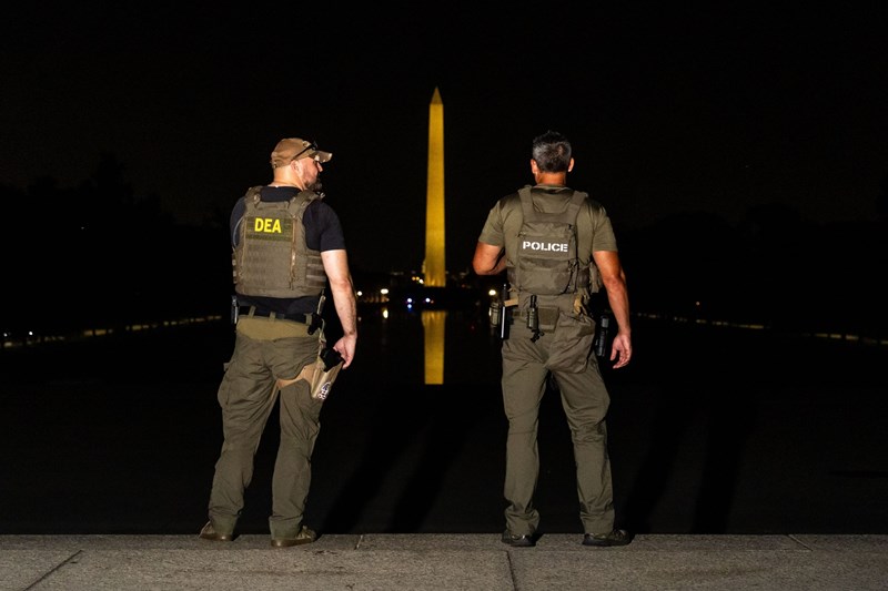 Φωτογραφία των αστυνομικών της DEA