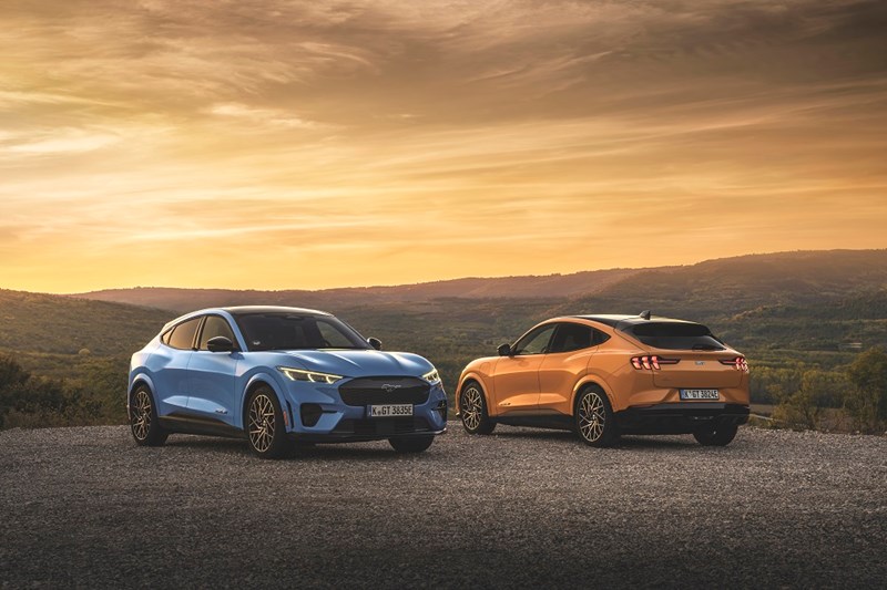 ΗΛΕΚΤΡΙΚΗ FORD MUSTANG 1