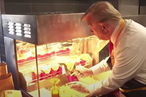 Νέο σκάνδαλο: Πρώην μοντέλο κατηγορεί τον Trump για σεξουαλική επίθεση και εμπλέκει τον Epstein - εικόνα 1