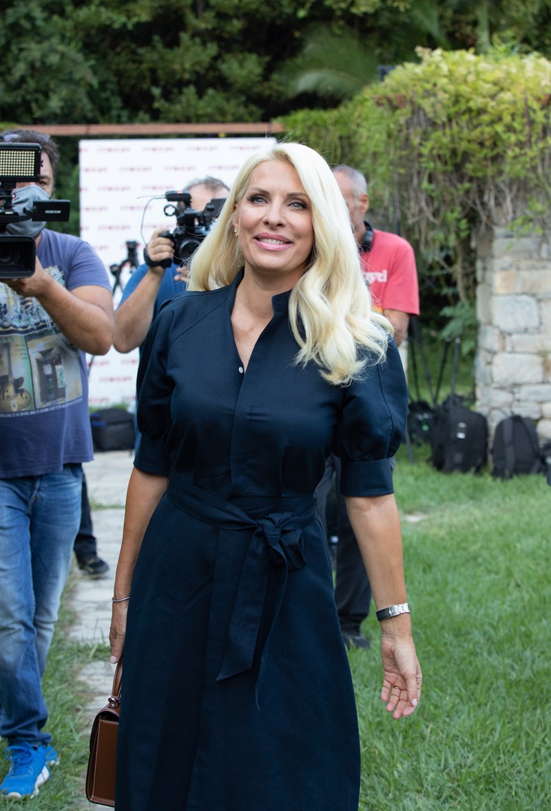 Ελένη Μενεγάκη και συνεργάτες στη συνέντευξη τύπου