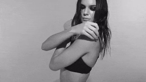 H Kendall Jenner μόλις βγήκε από τα ρούχα της, για χάρη του Calvin Klein - εικόνα 1